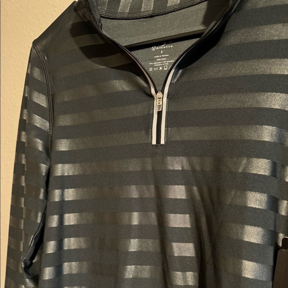 VOGO Athletica NWT 1/4 Zip Top - Picture 3 of 3